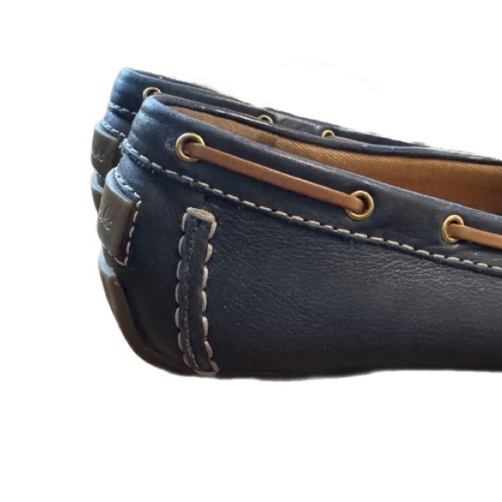 Clarks Boat Shoes Womens 10M Navy Blue Leather Artisan Loafers Excellent Bow - Picture 2 of 9